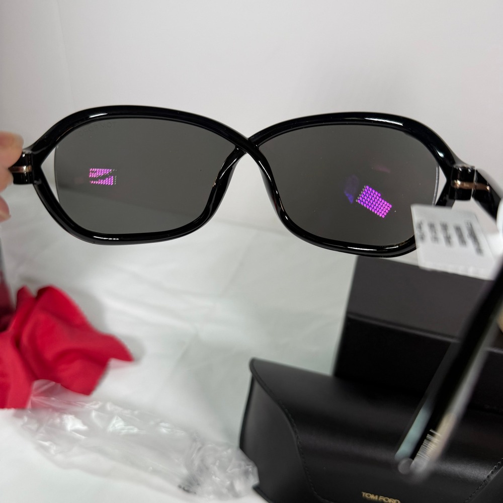 Tom Ford Fernanda TF1069 01A Black Butterfly Sunglasses Made in Italy NEW - Picture 14 of 15